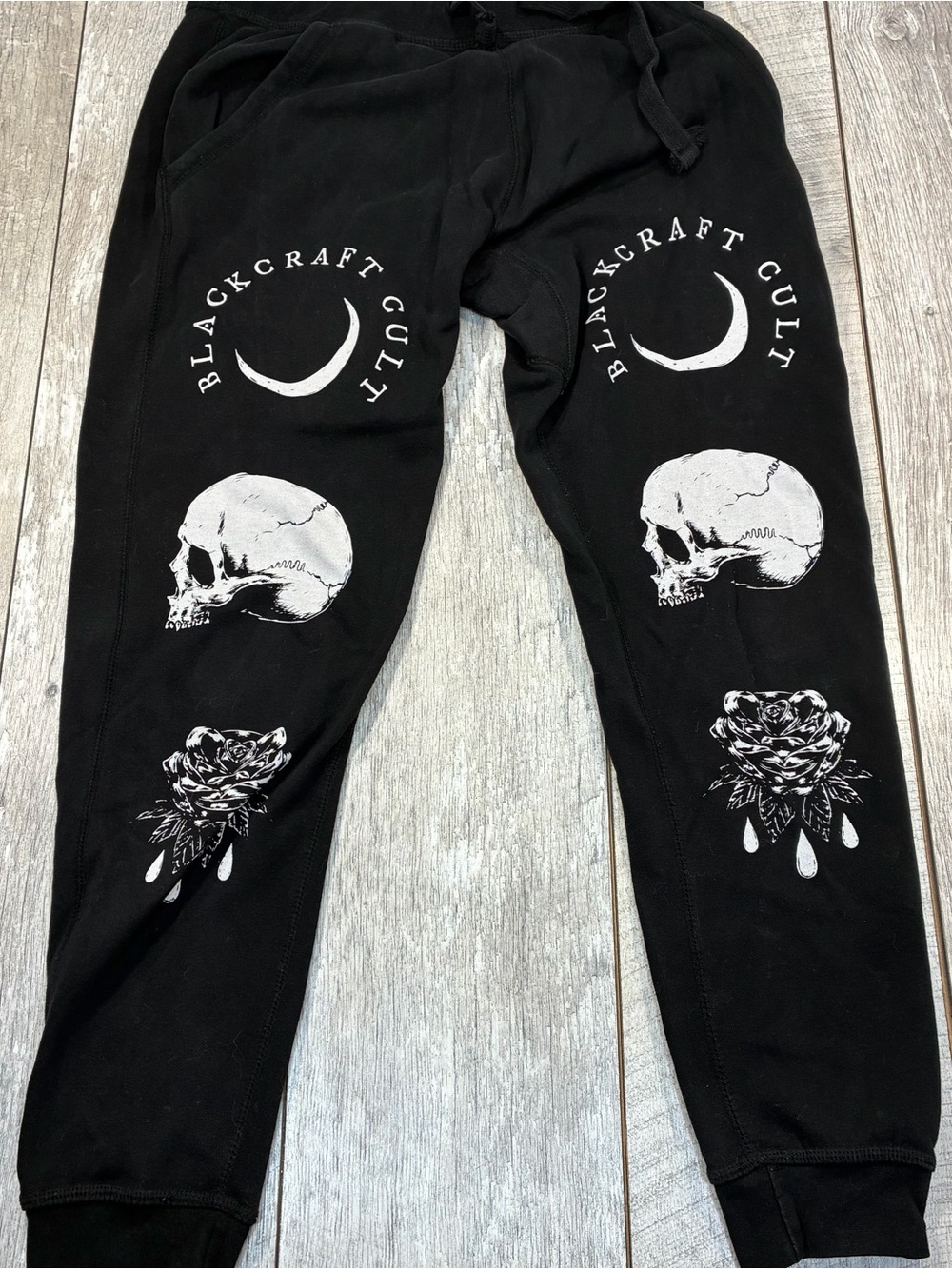 Blackcraft cult joggers black skull, rose, moon
Slim fit size large